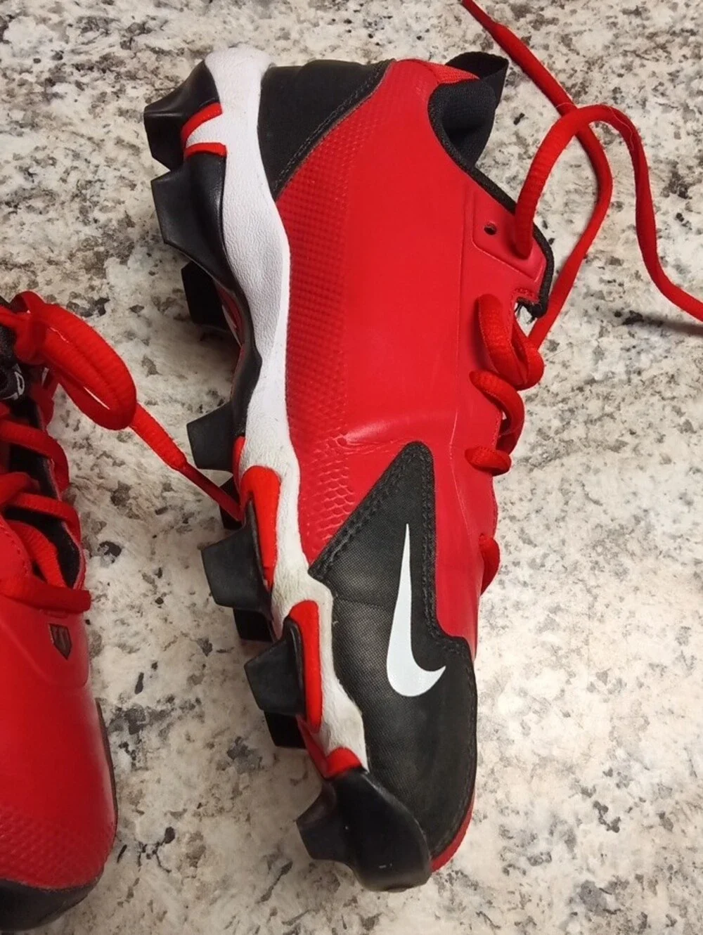 Nike Fastflex Trout Red and Black Sports Cleats Size 4Y